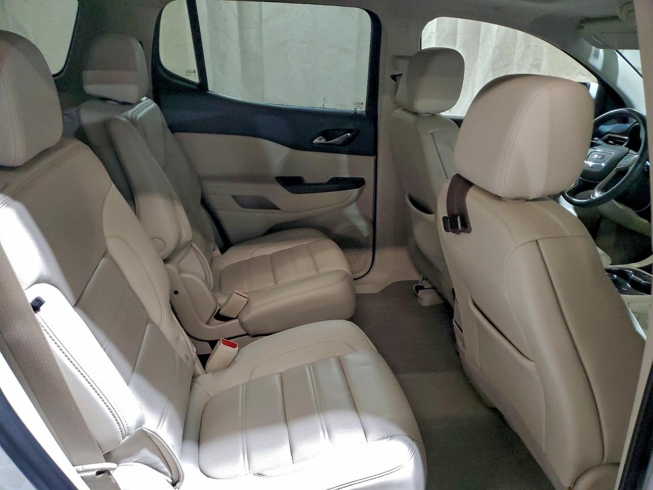 GMC Acadia Denali Image 4