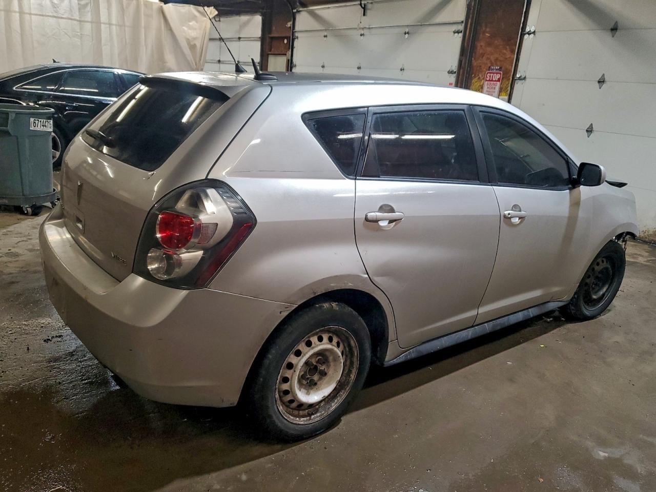 Pontiac Vibe Image 3