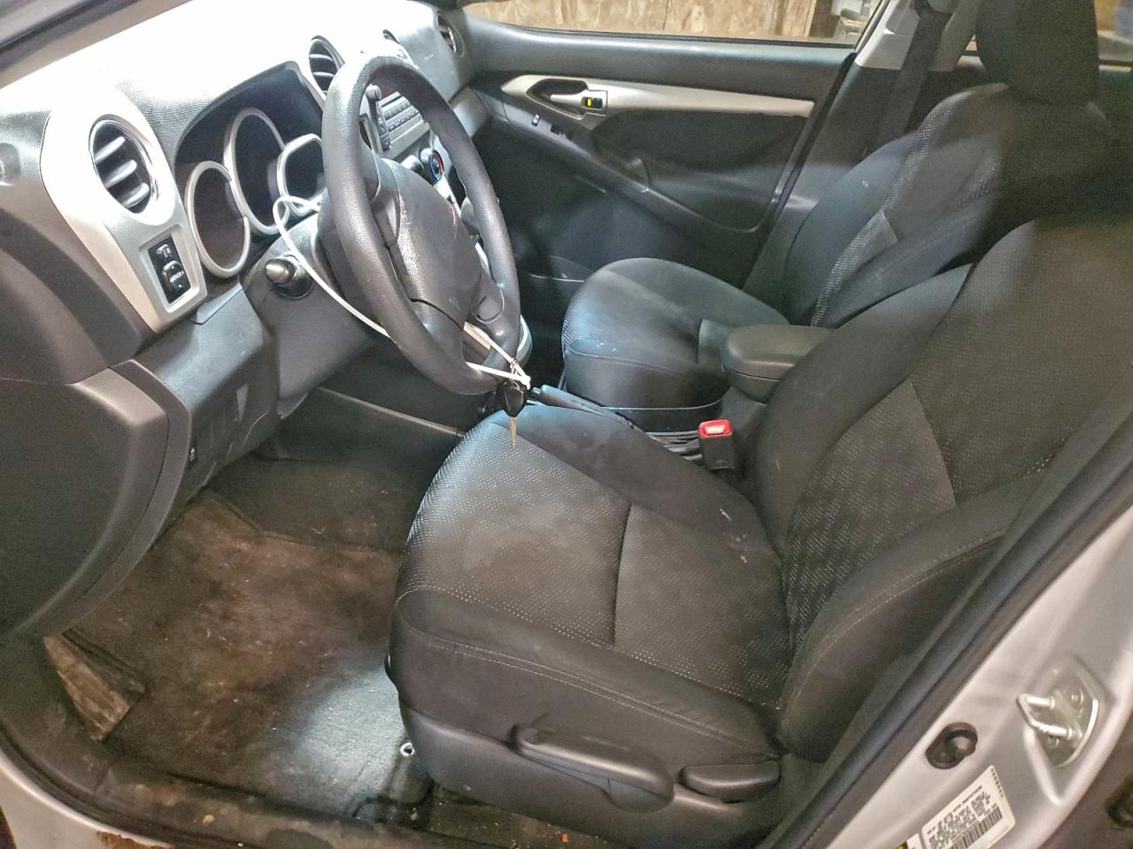 Pontiac Vibe Image 12