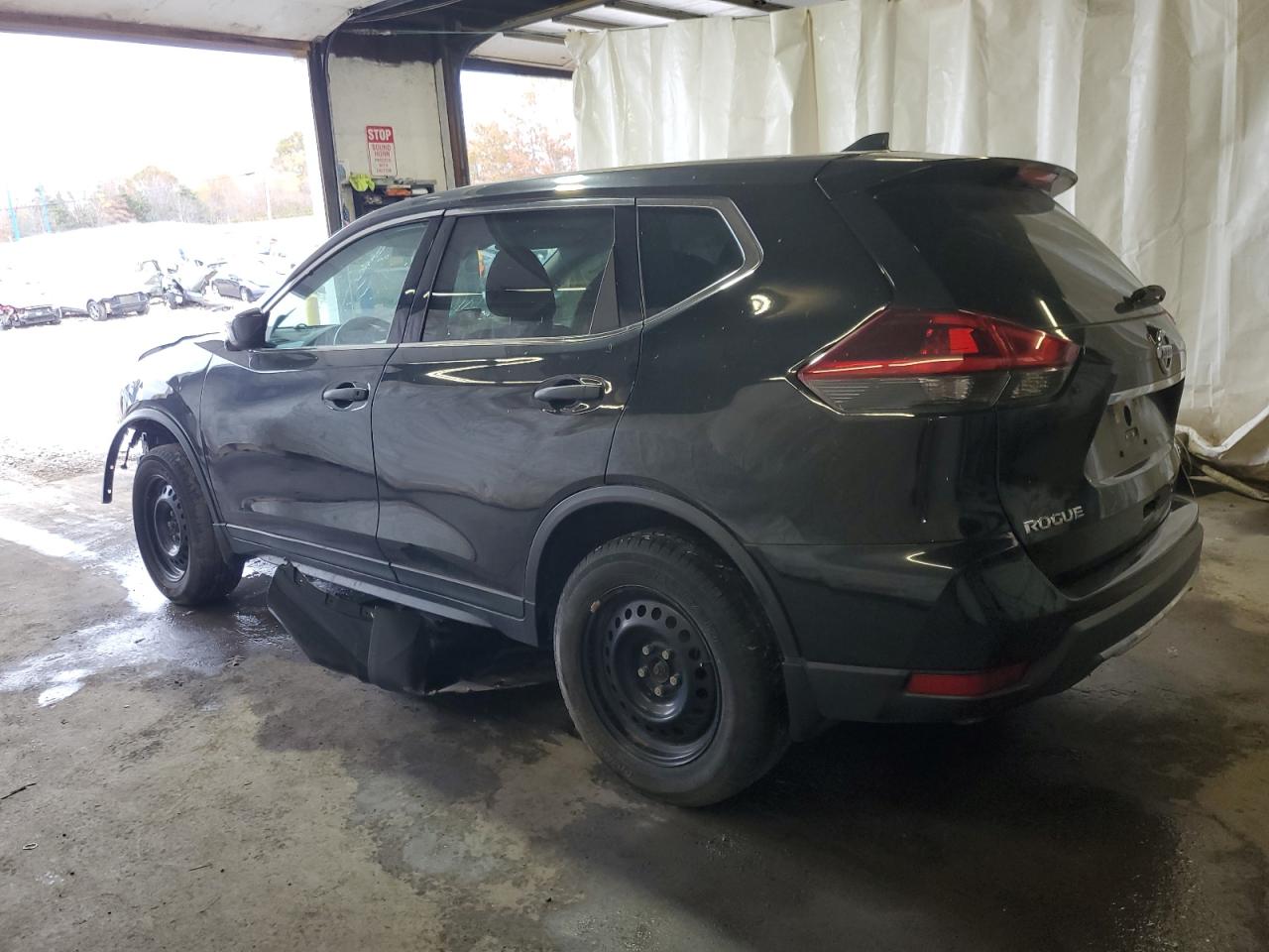 Nissan Rogue S Image 4