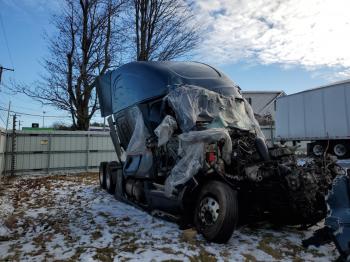  Salvage Freightliner Cascadia 1