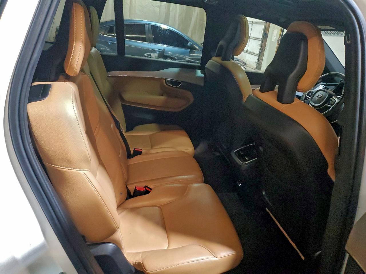 Volvo XC90 T5 Image 11