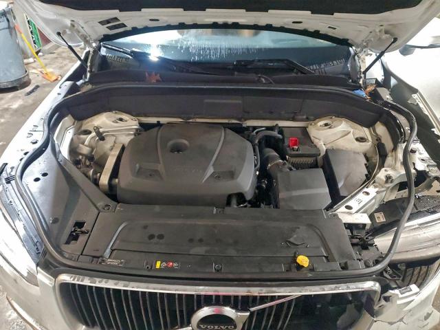 Volvo XC90 T5 Image 9