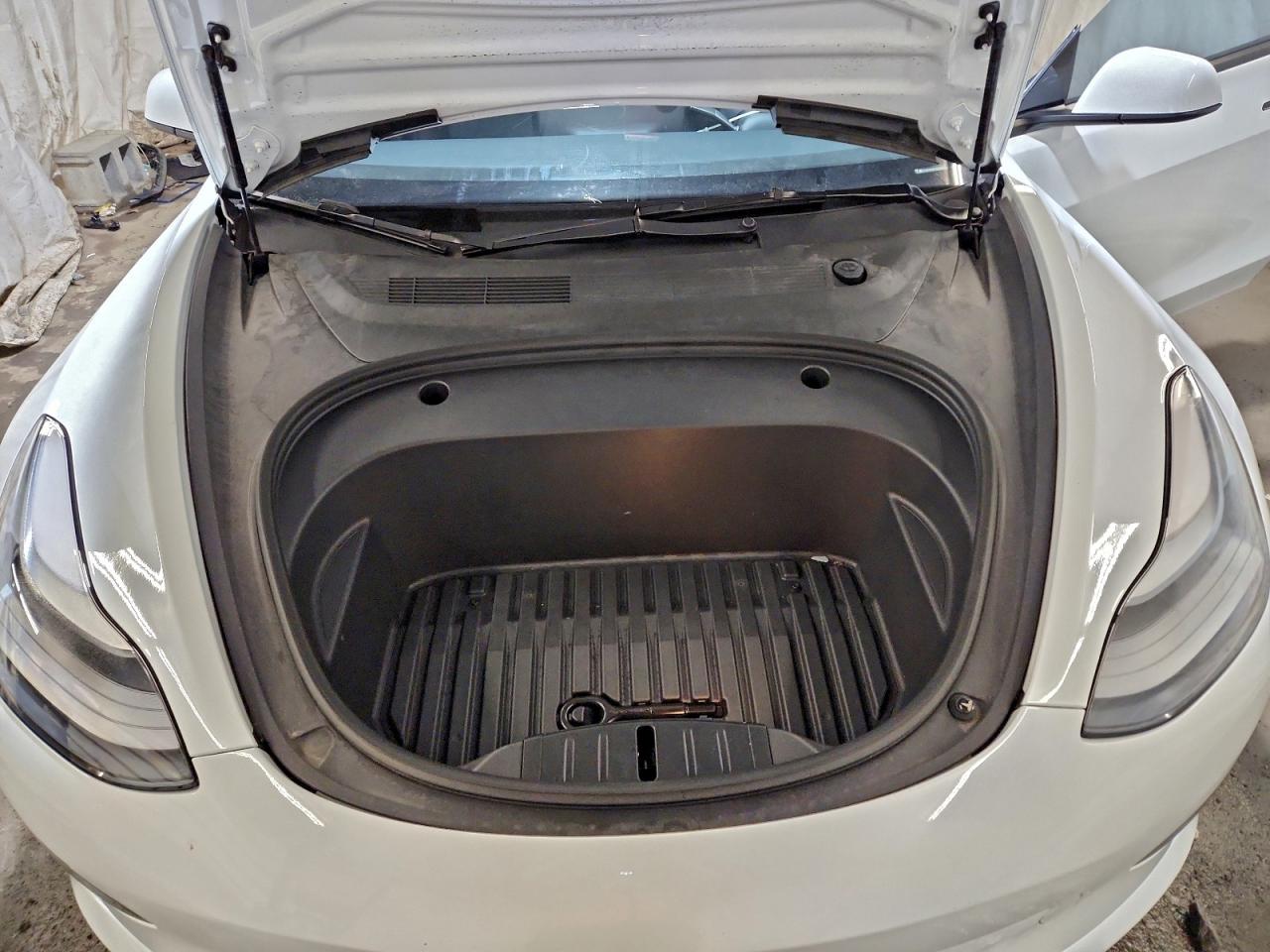 Tesla Model 3 Image 7