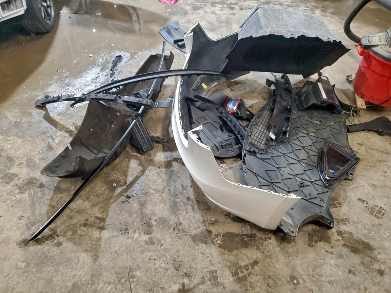 Tesla Model 3 Image 8