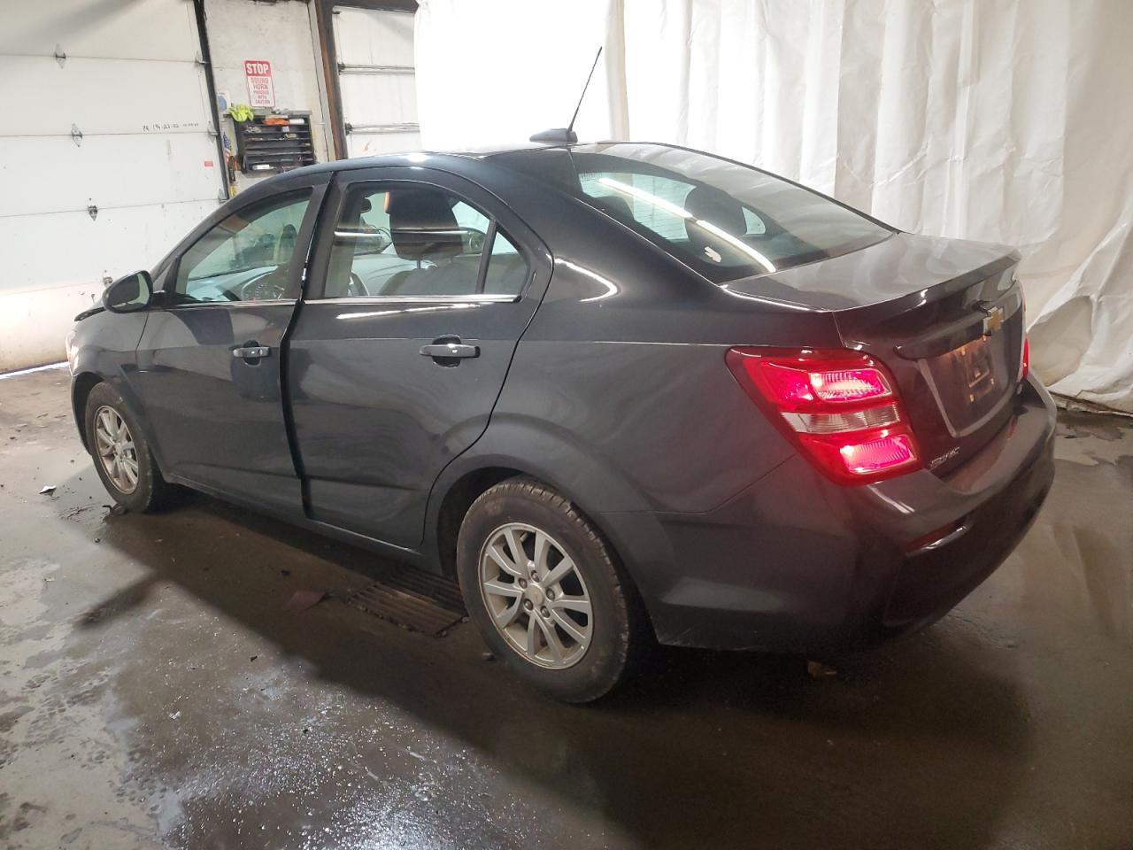 Chevrolet Sonic Lt Image 2