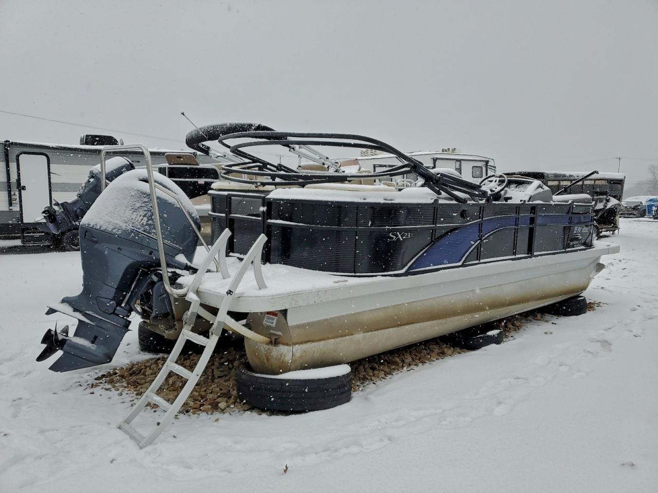 Beni Pontoon Image 10