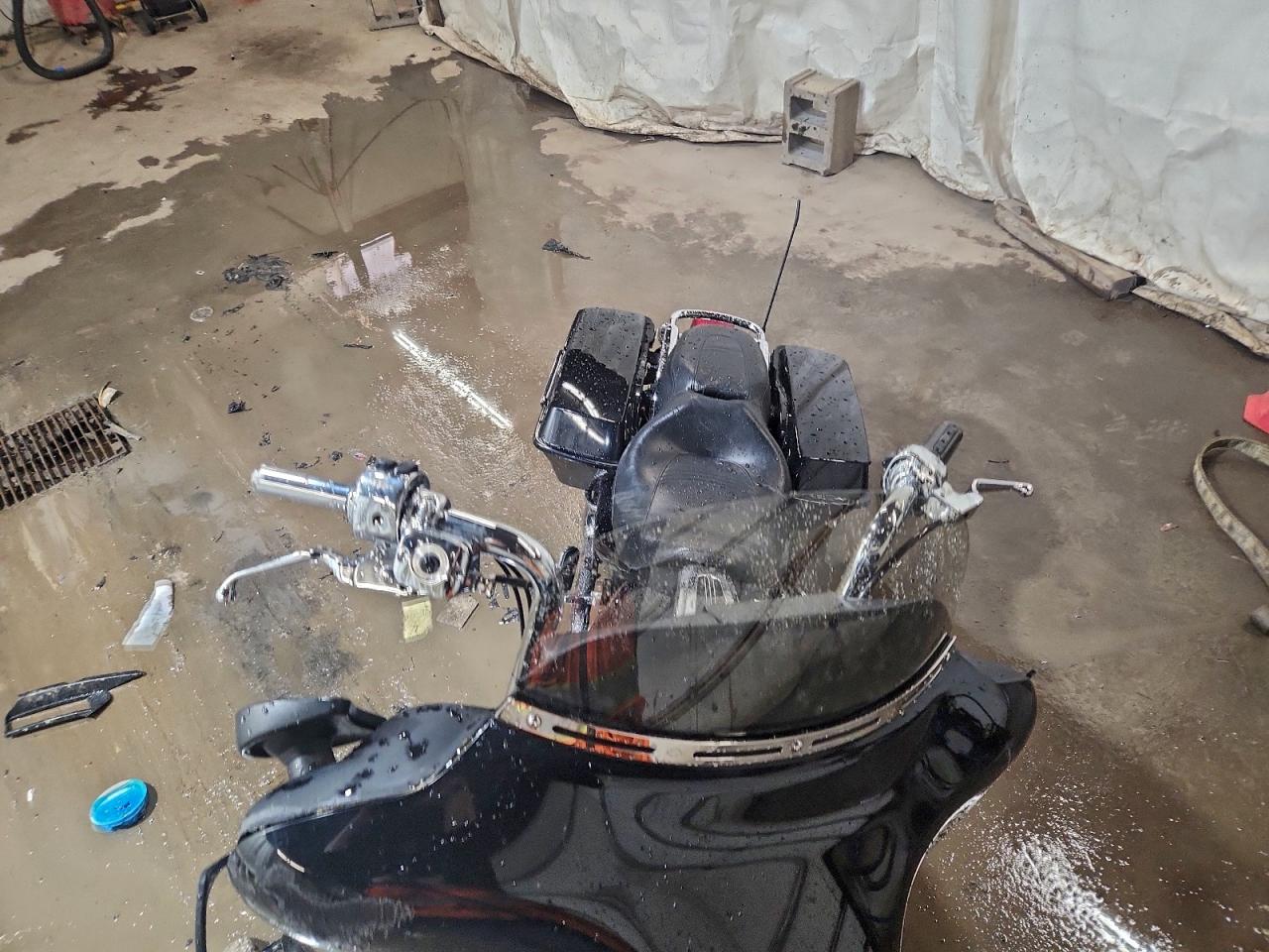 Harley-Davidson Fl Image 3