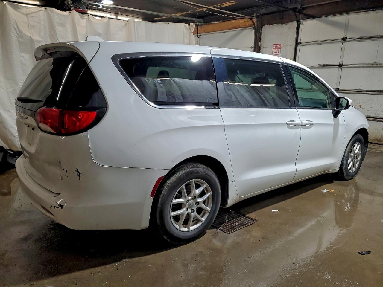 Chrysler Minivan Lx Image 4