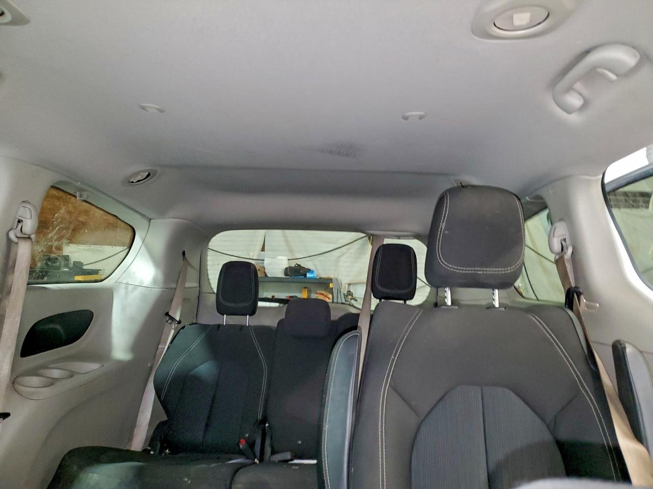 Chrysler Minivan Lx Image 9