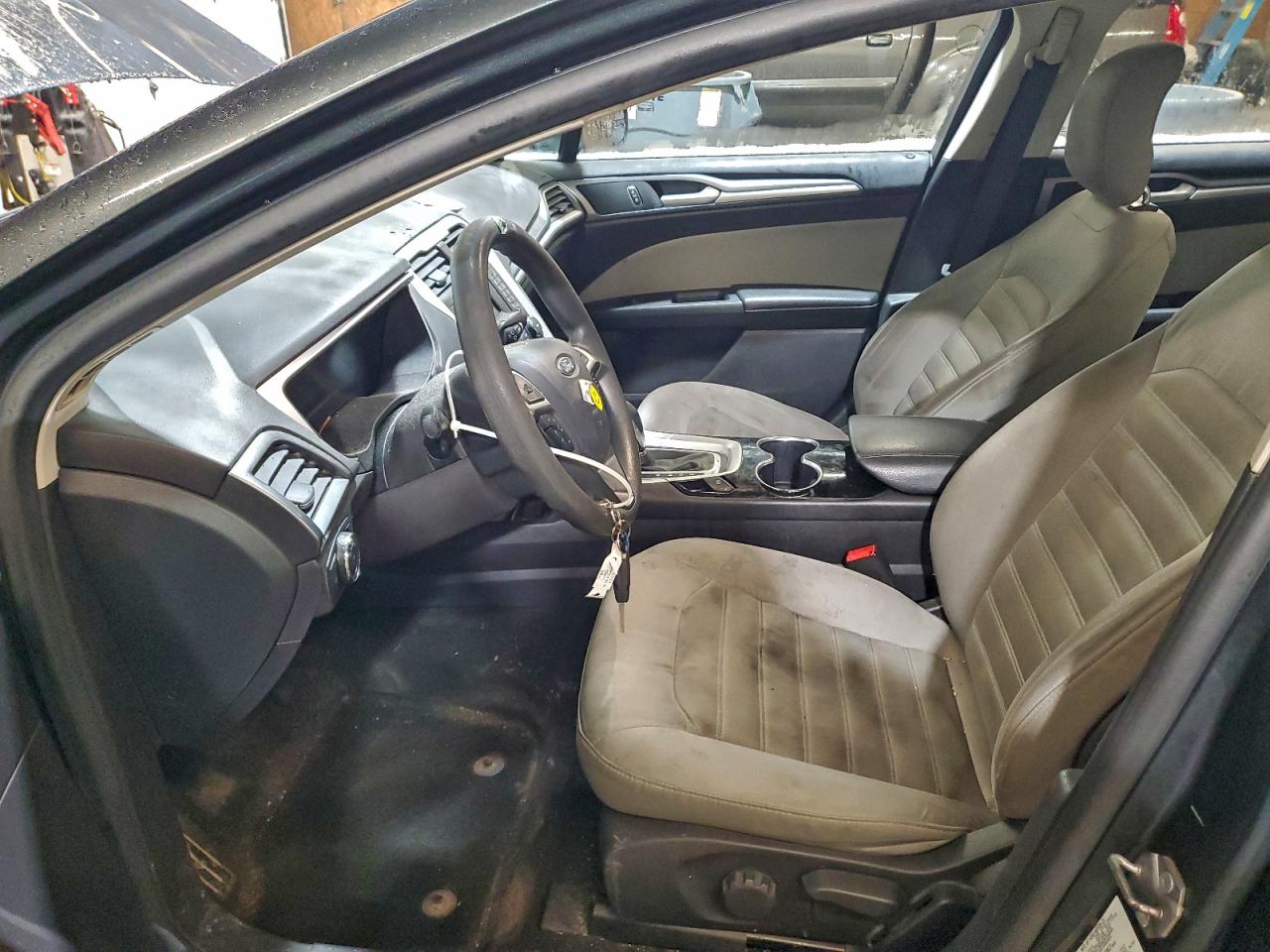 Ford Fusion S Image 5