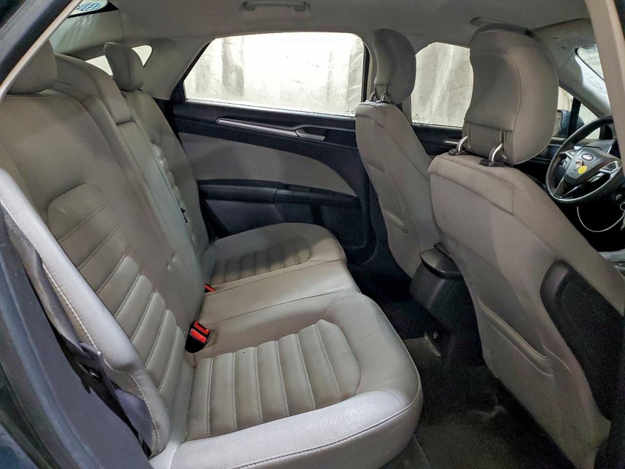 Ford Fusion S Image 13