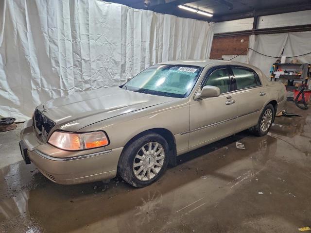  Salvage Lincoln Towncar