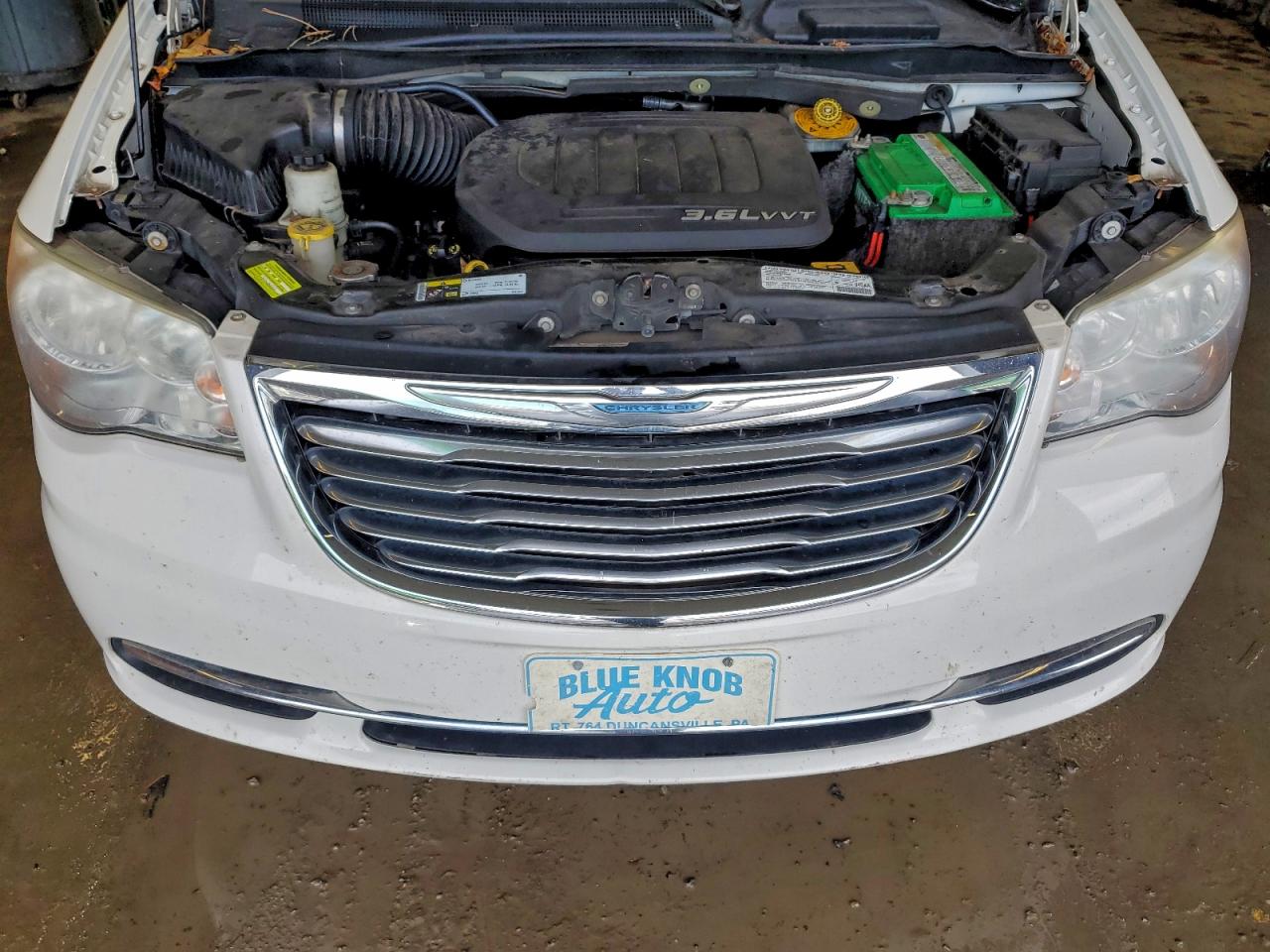 Chrysler Minivan Touring Image 5