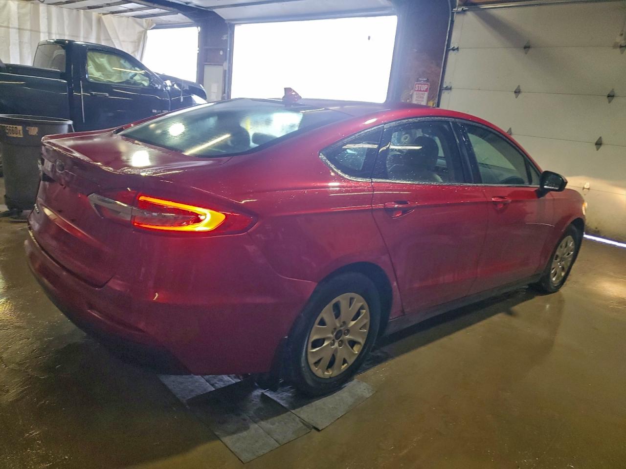 Ford Fusion S Image 8